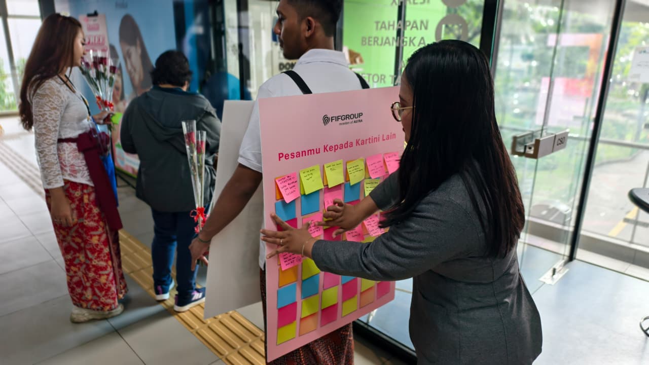 FIFGROUP Rayakan Hari Kartini dengan Aktivasi Interaktif di MRT Blok M,  Ajak Perempuan Kenali Potensi Diri
